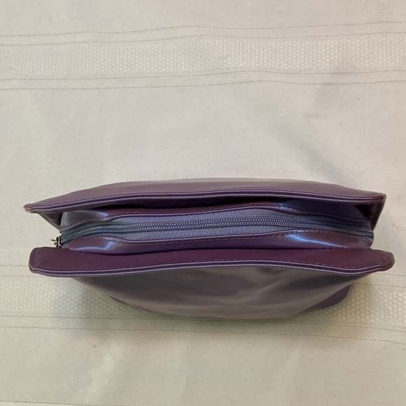 Purple Metallic Large Zippered Closure Quality Nylon Cosmetics/Makeup Bag EUC - Picture 3 of 7